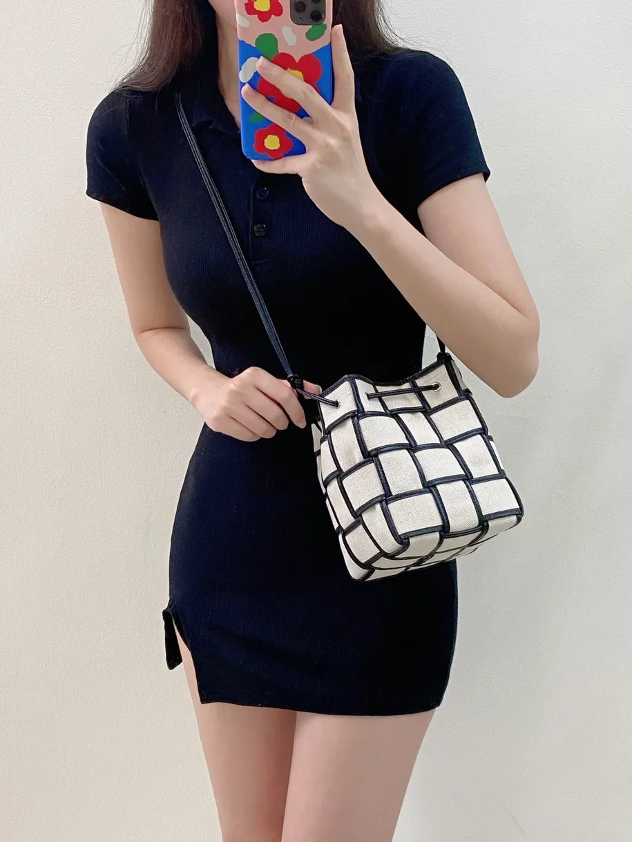 Young lady's upper body picture